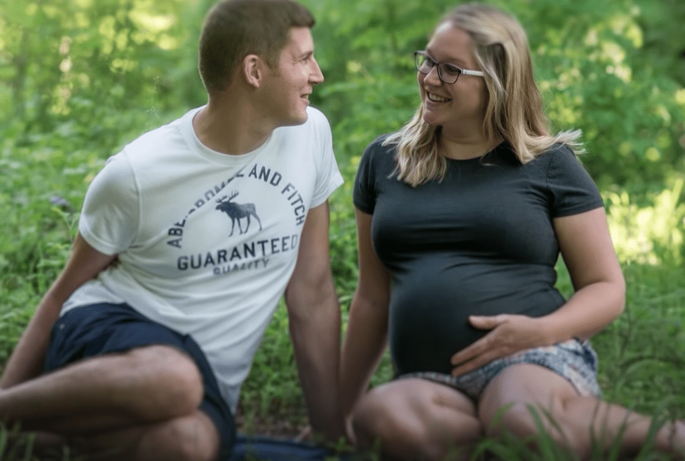 A pregnant woman and her husband | Photo: youtube.com/standuptocancerUK