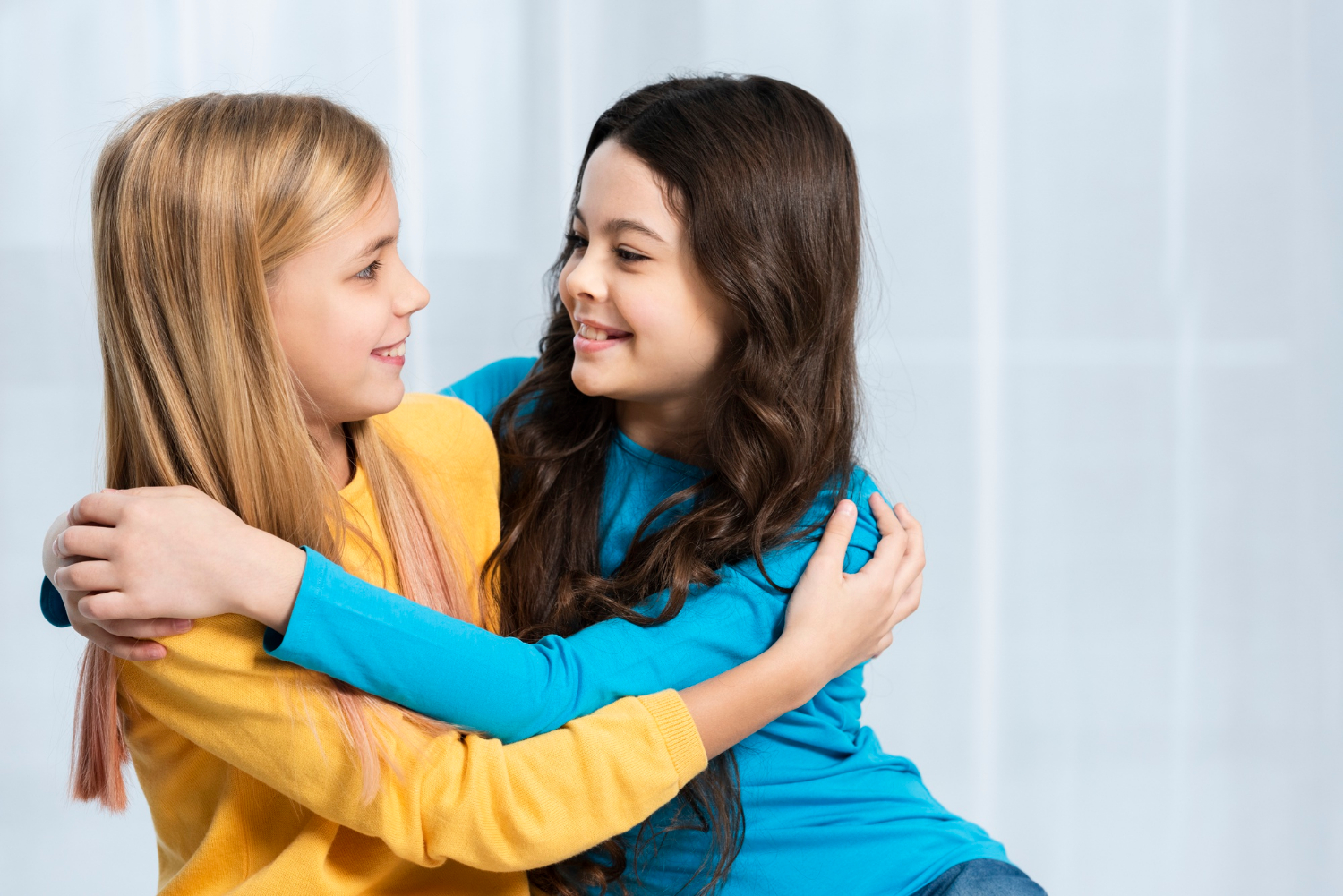 Two girls hugging each other | Source: Freepik