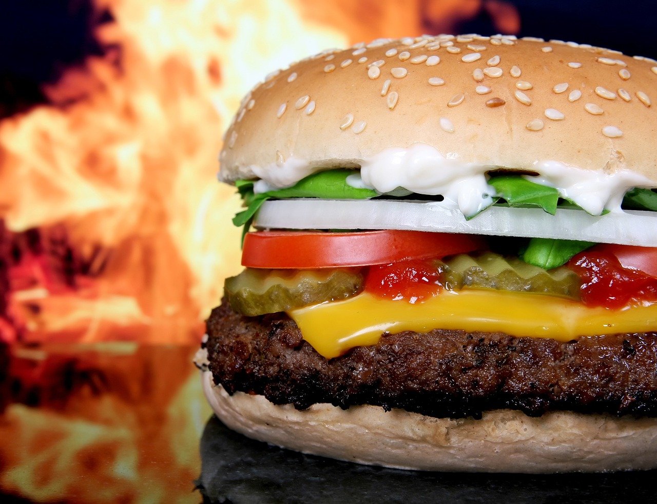 A photo of a burger. | Photo: Pixabay