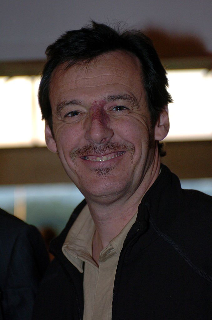 Le plus grand écran d'Europe s'ouvre à l'hippodrome de Vincennes à Paris, avec Jean-Luc Reichmann. | Photo : Getty Images.