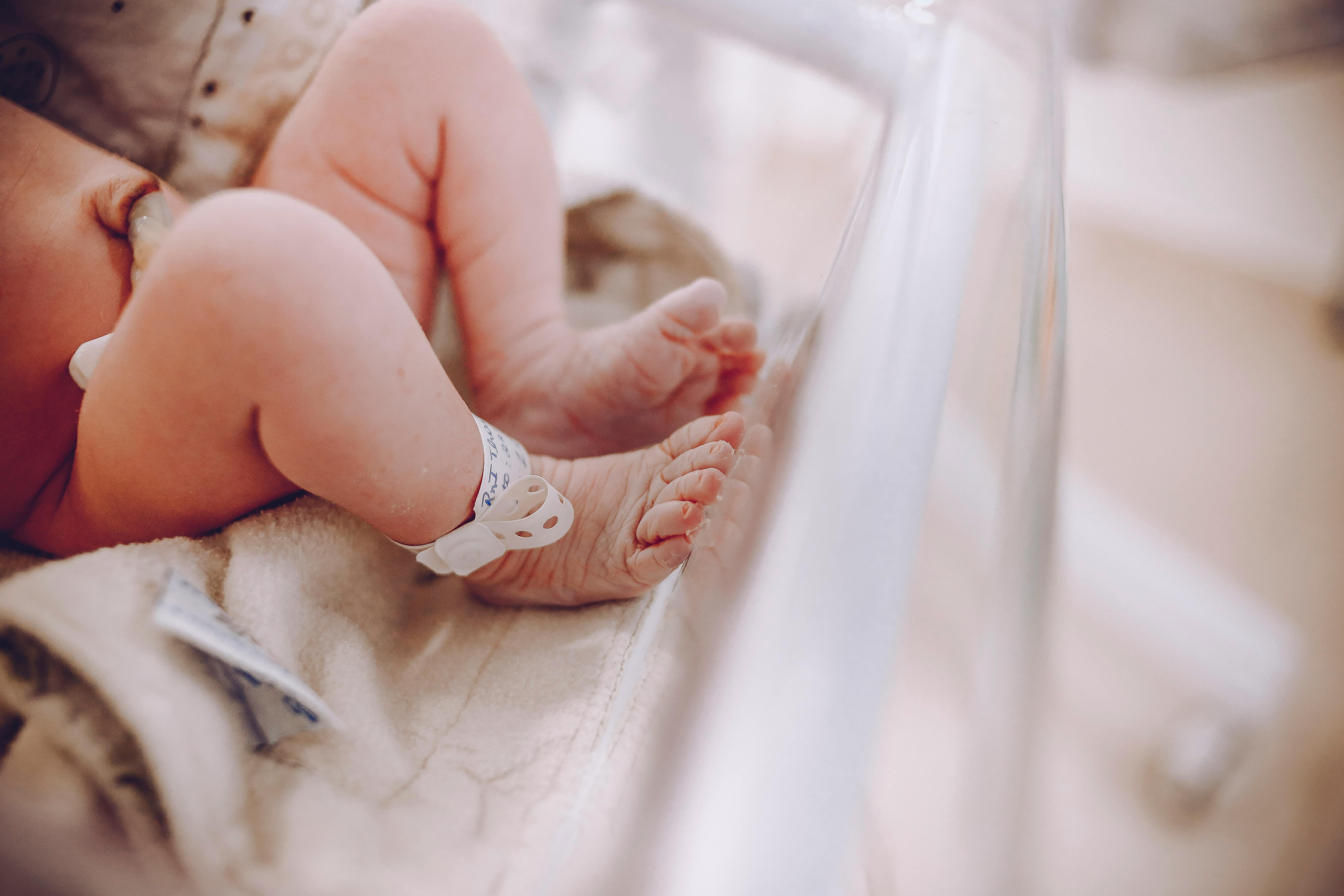 The feet of a newborn baby | Source: Pexels