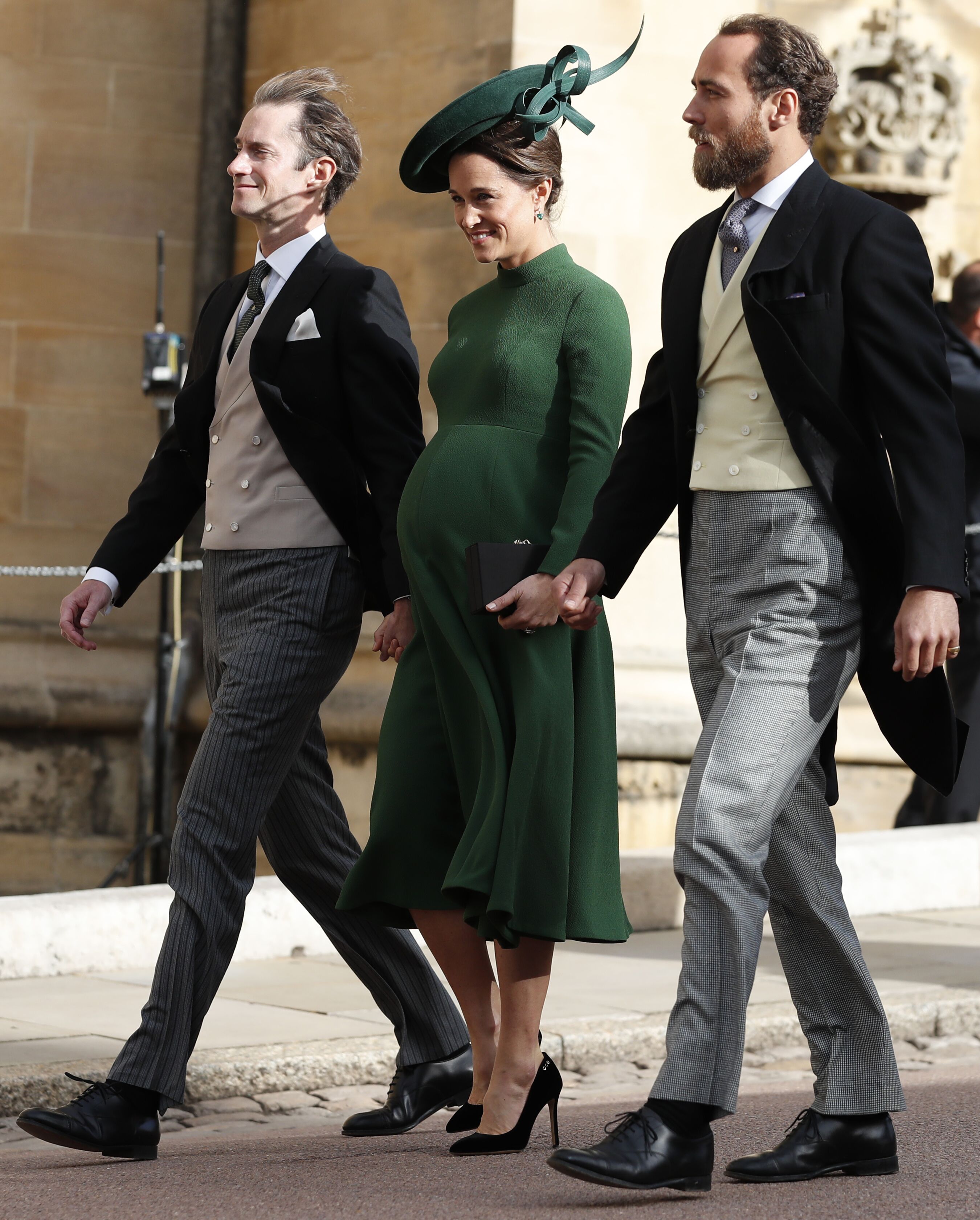 Pippa Middleton enceinte aux côtés de son mari et de son frère. l Source : Getty Images