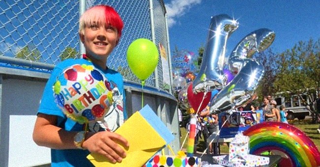 Young boy holds balloons and cards as he celebrates his birthday with strangers who came to a park to honor him after he came out as gay | Photo: Twitter/CBCCalgary