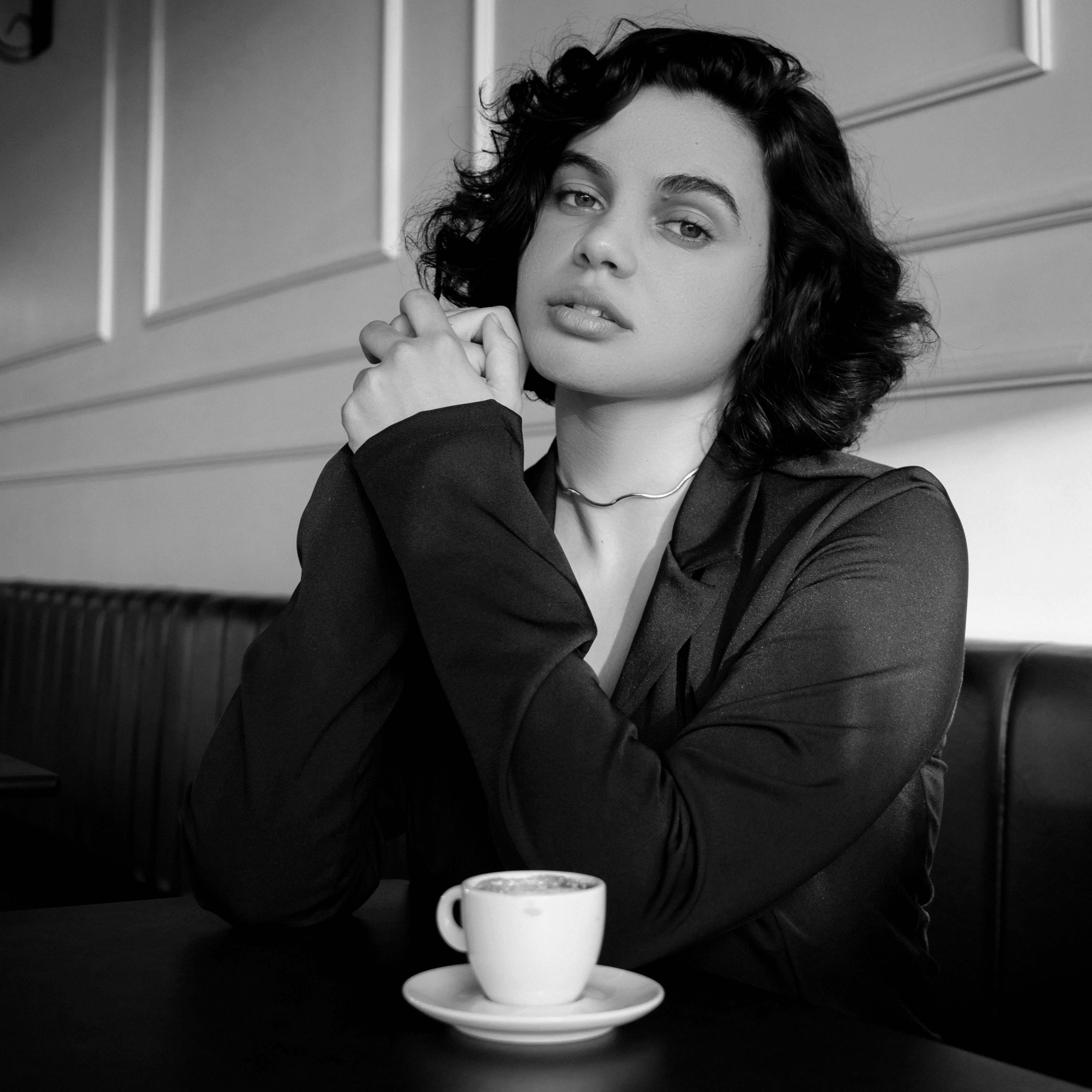 A woman looking across a cafe table | Source: Pexels