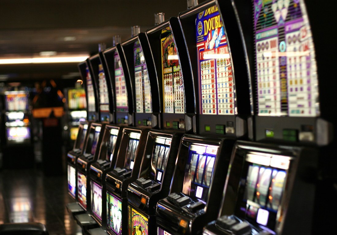 Slot machines | Source: Wikimedia Commons