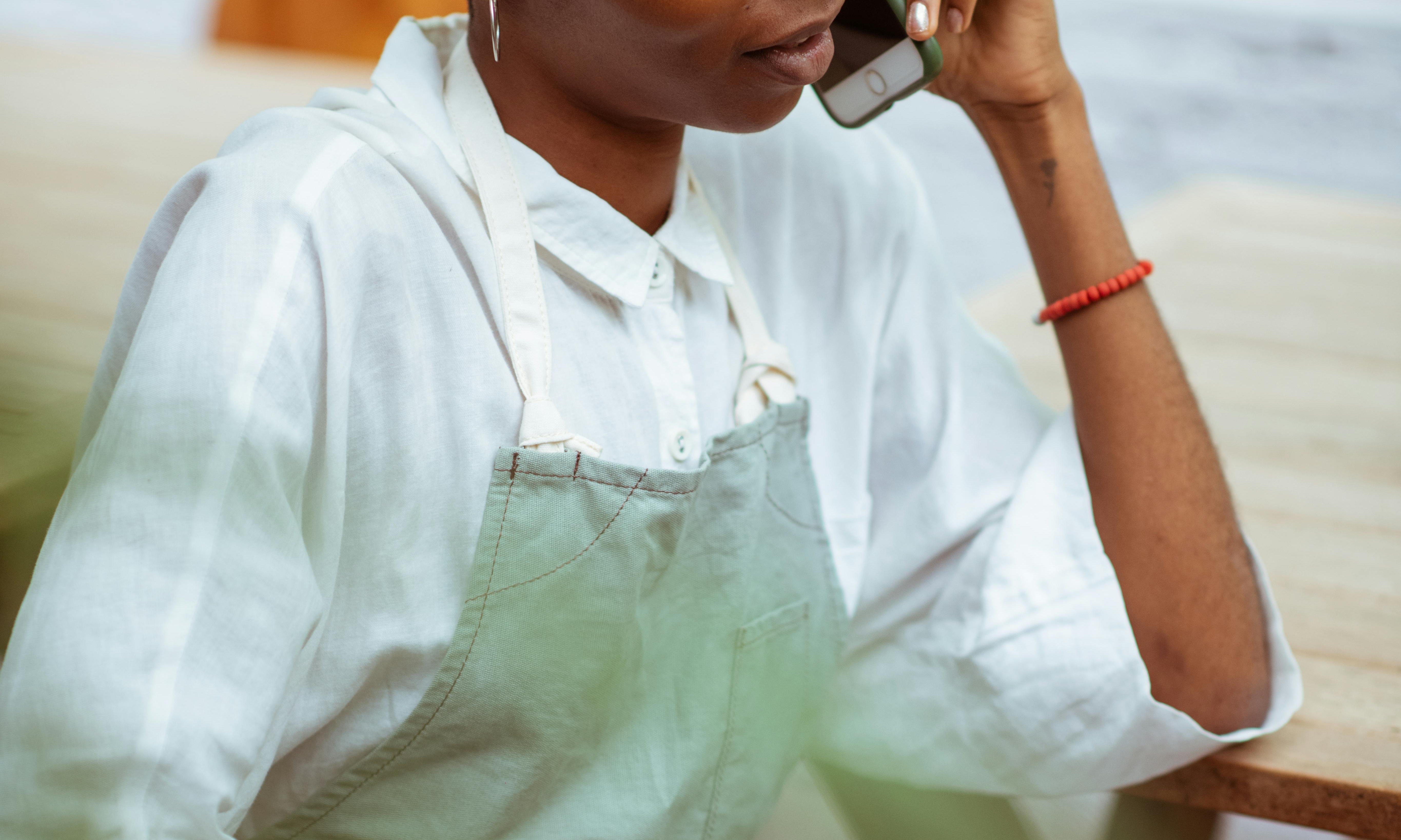 A woman on a cell phone call | Source: Pexels