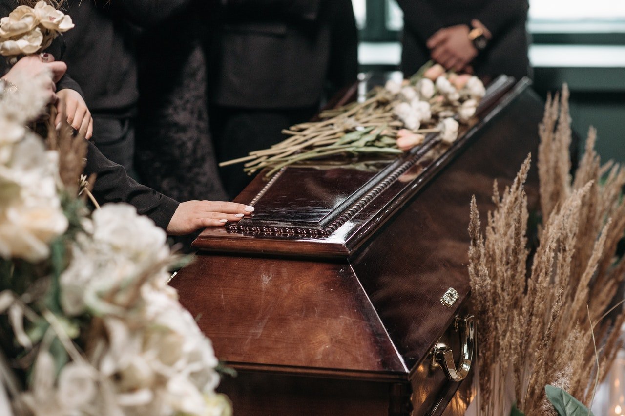 Photo of a coffin during a funeral service | Photo: Pexels