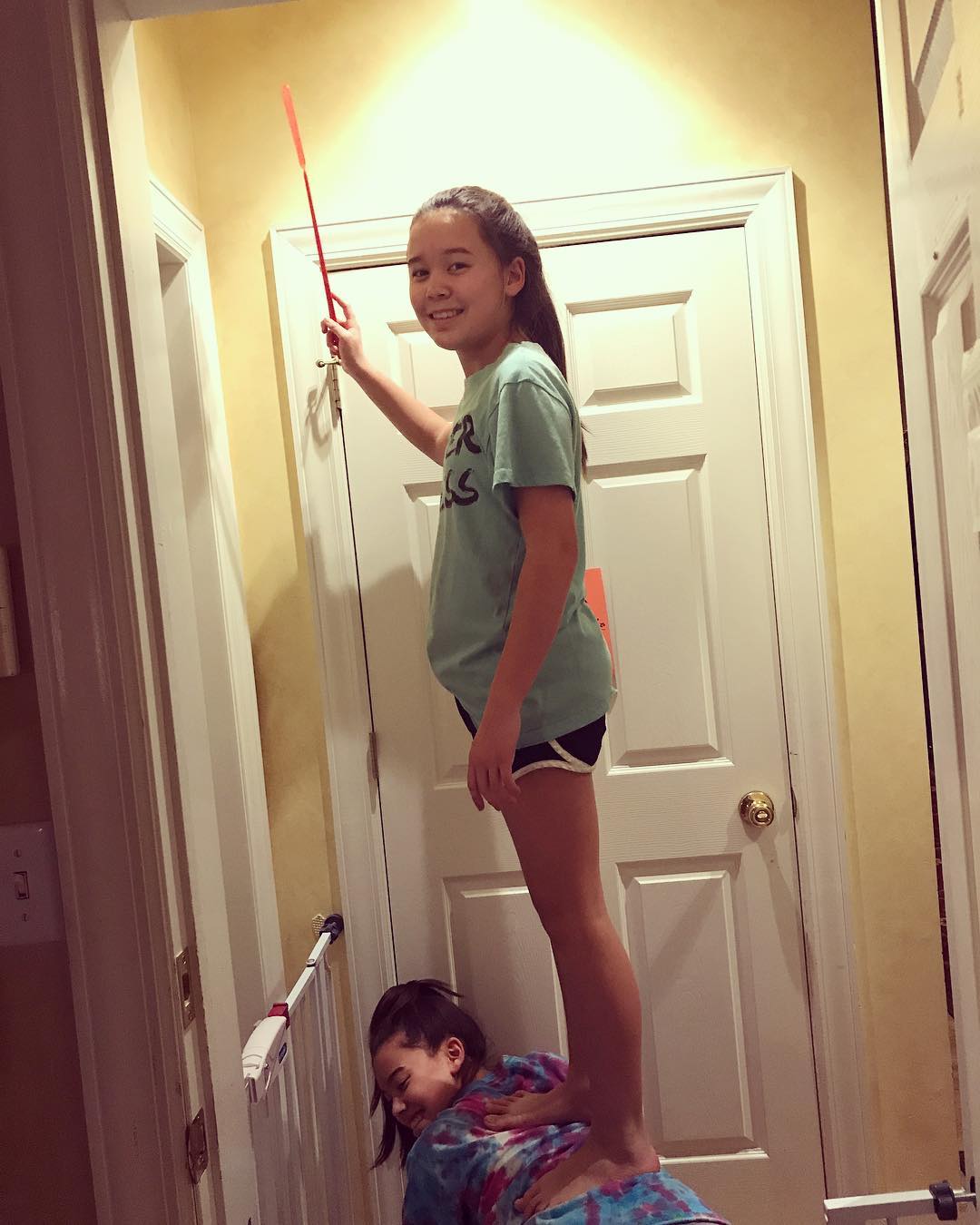 Leah Gosselin and her sister from a post dated February 25, 2018. | Source: Instagram/kateplusmy8
