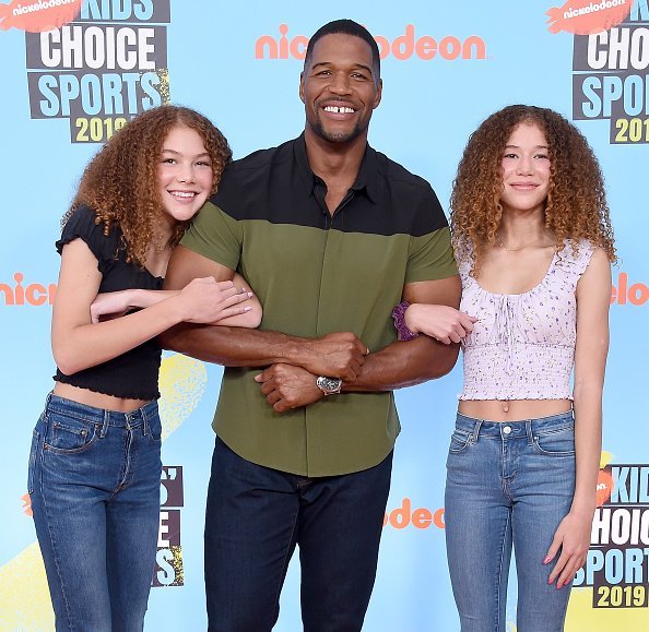 Sophia Strahan, Michael Strahan, and Isabella Strahan at the Nickelodeon Kids' Choice Sports 2019 on July 11, 2019 | Photo: Getty Images