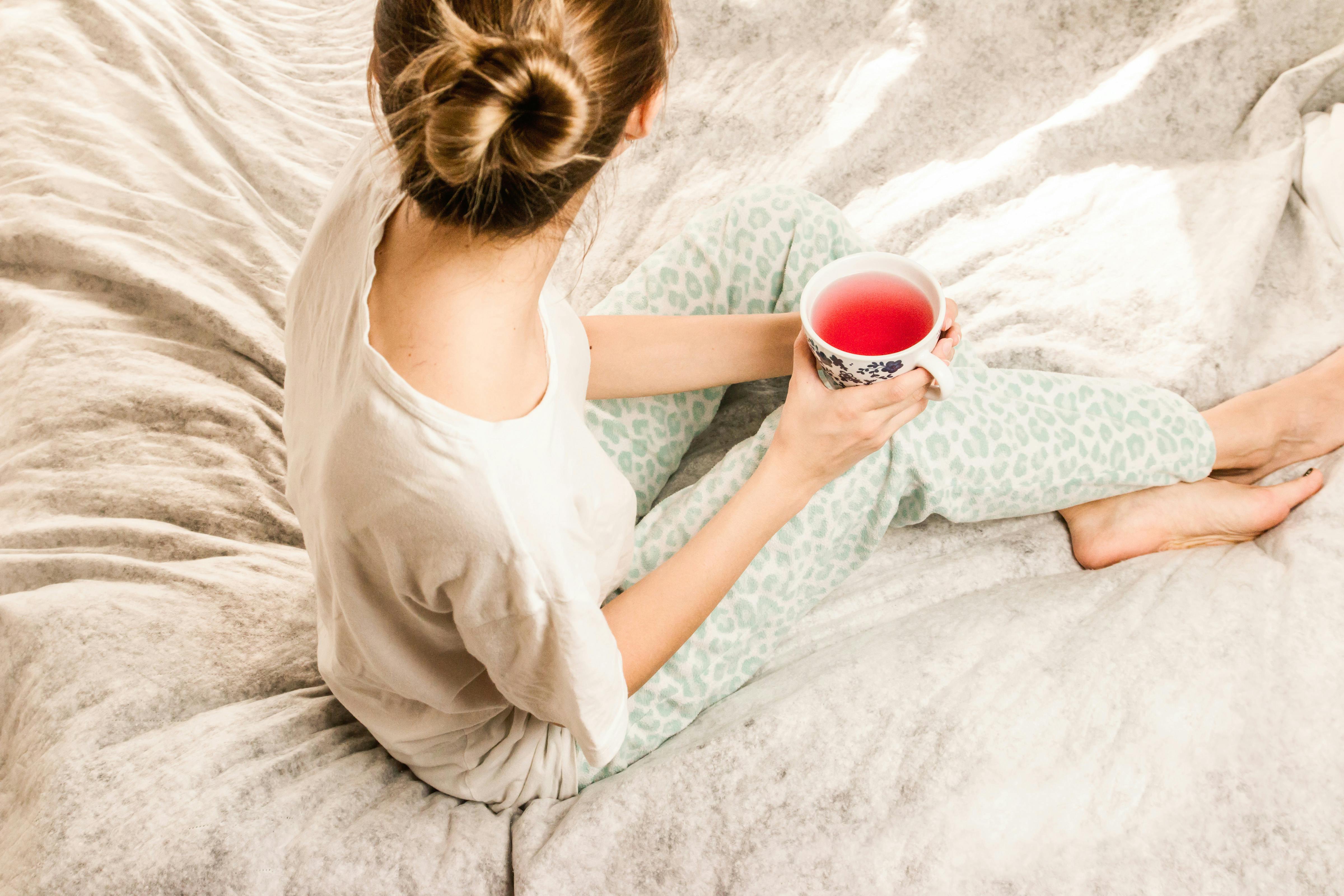 A woman sitting up in bed | Source: Pexels