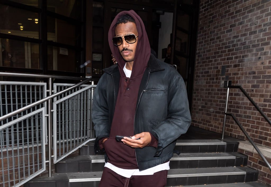 Marlon Wayans holds a cell phone in his hand as he leaves 'Good Day' at FOX 29 Studios on November 22, 2019, in Philadelphia, Pennsylvania | Source: Getty Images: (Photo by Gilbert Carrasquillo/GC Images)