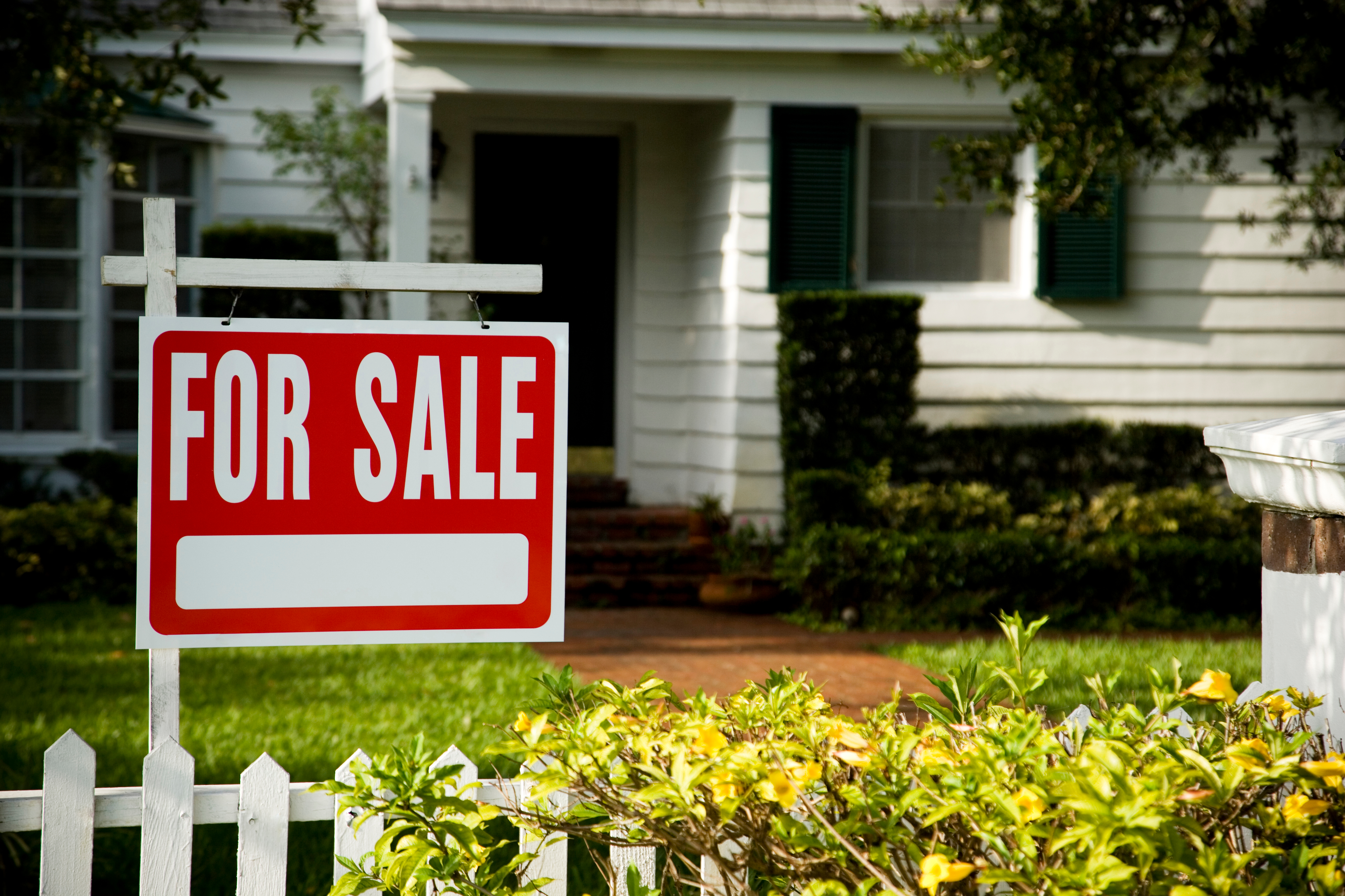 For sale sign | Source: Shutterstock.com