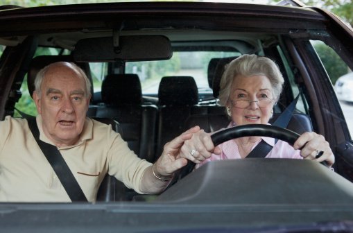 Mujer conduciendo con su marido / Foto: Getty Images
