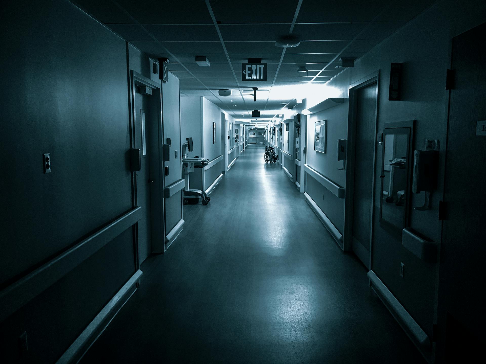 An empty hospital hallway | Source: Pexels
