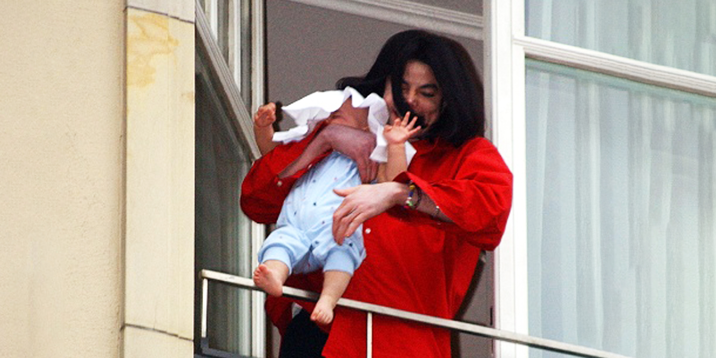 Michael Jackson with his son Bigi Jackson | Source: Getty Images