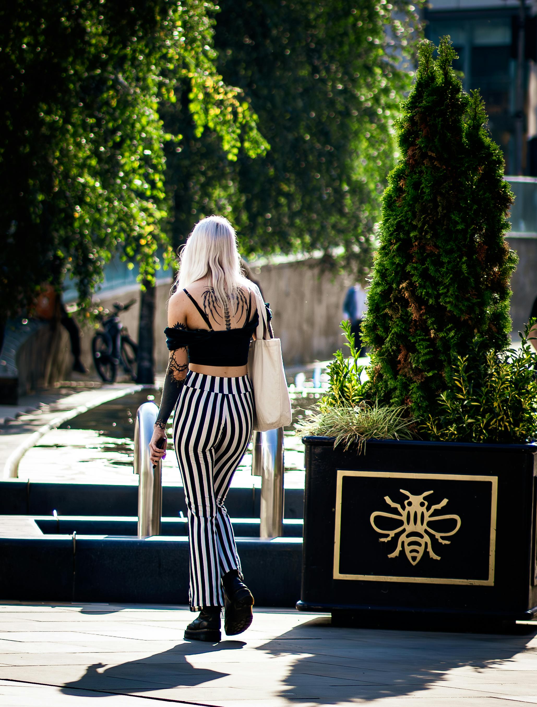 A woman walking | Source: Pexels