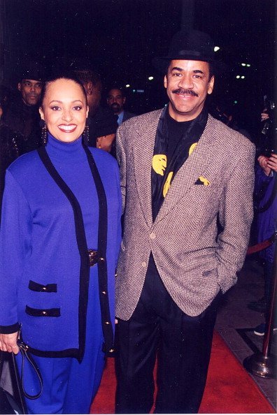 Daphne Reid and Tim Reid during 1995 Movie Premiere in Westwood, California | Photo: Getty Images