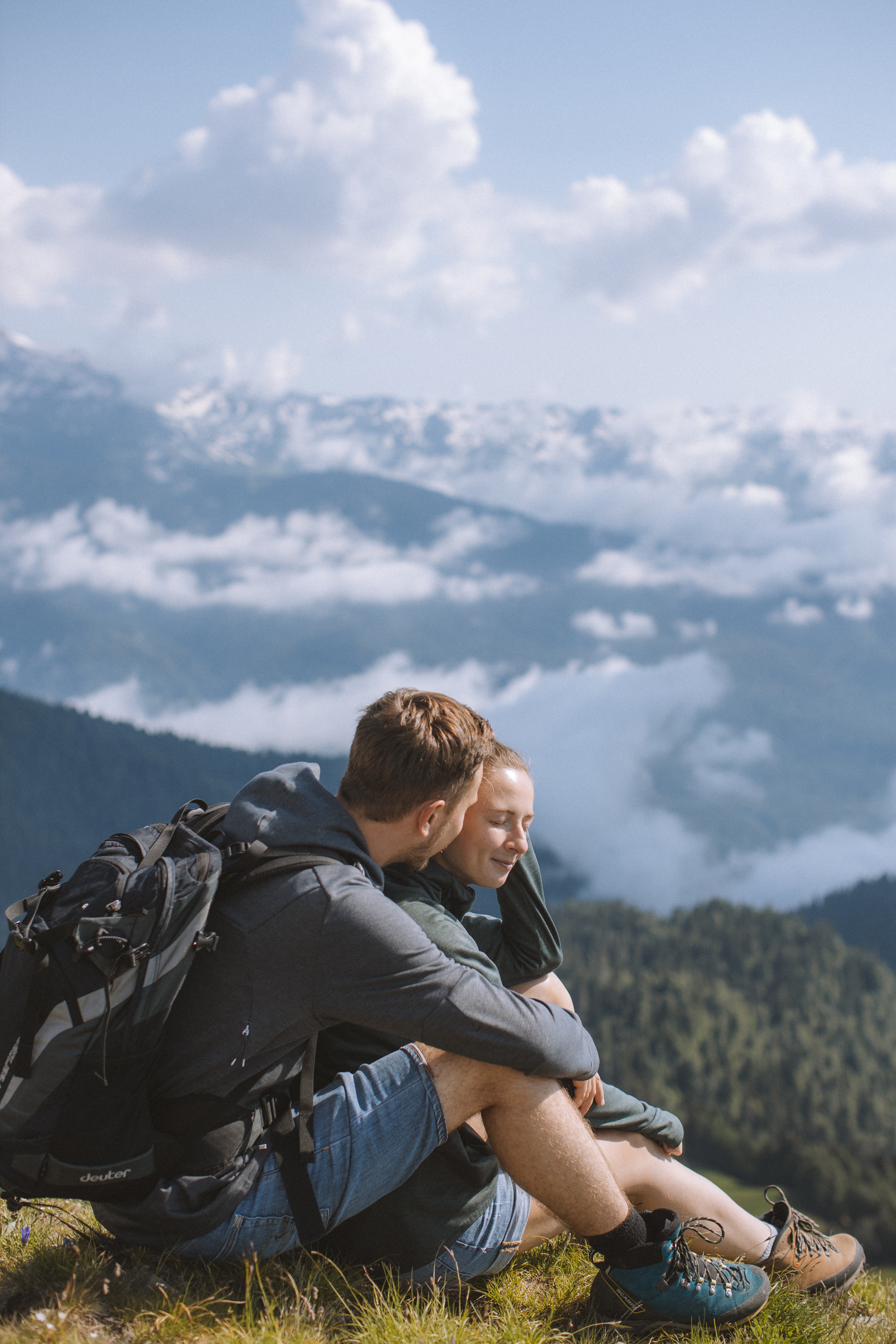 Alicia and John were madly in love and traveled the world together | Photo: Pexels