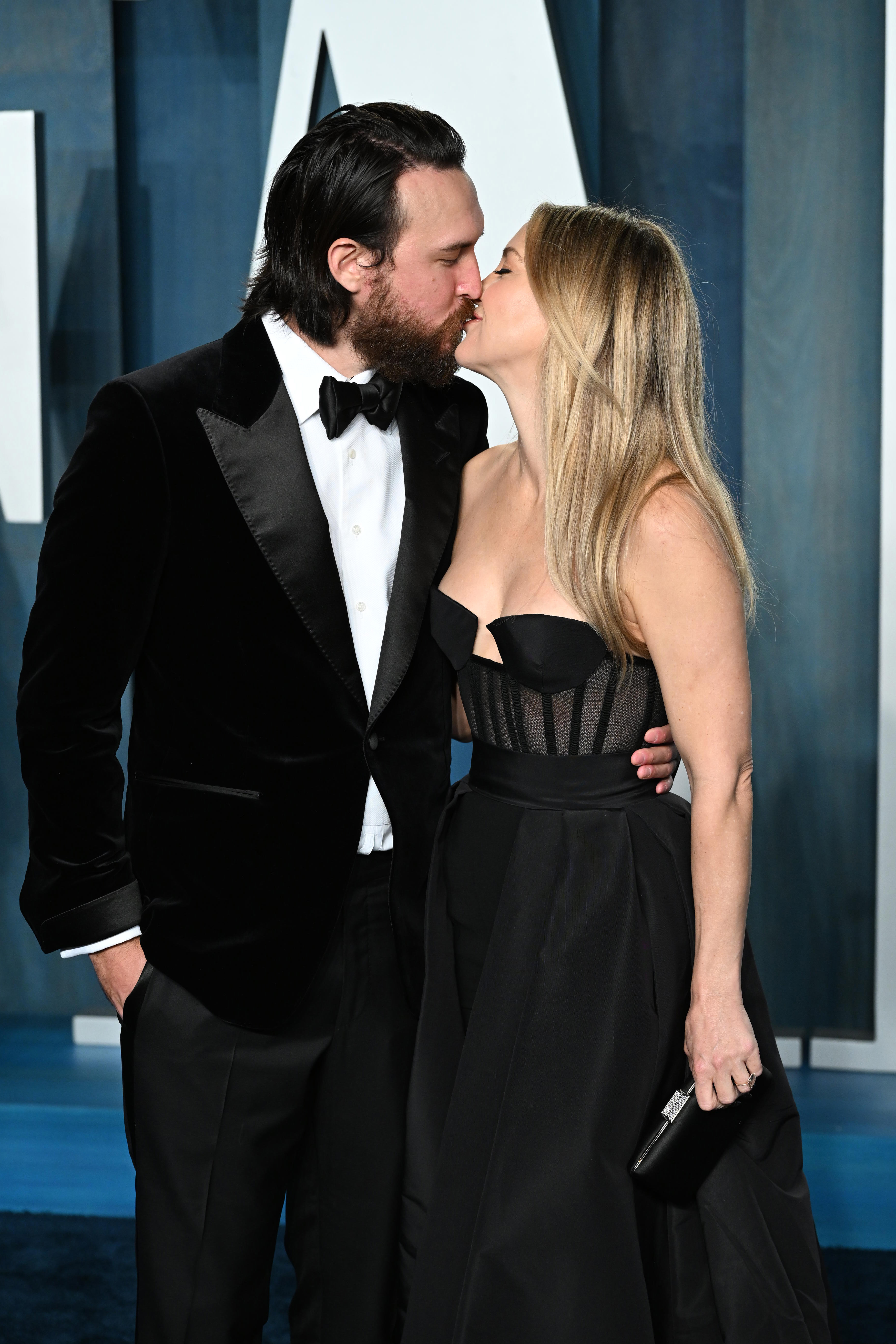 Danny Fujikawa and Kate Hudson during the 2022 Vanity Fair Oscar Party at Wallis Annenberg Center for the Performing Arts on March 27, 2022, in Beverly Hills, California. | Source: Getty Images