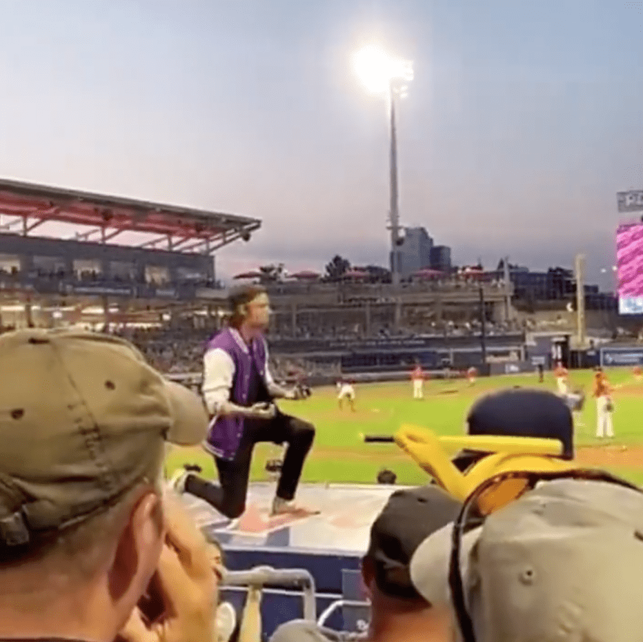 A man is left alone on stage after his partner declined his proposal in front of a packed stadium | Photo: Instagram/wtwmass 