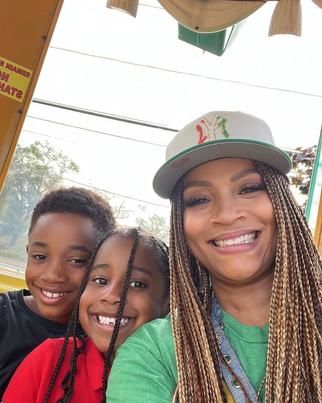 Simone Smith pictured with Italia's children, King and Faith, dated September 24, 2025 | Source: Instagram/sislovespurple