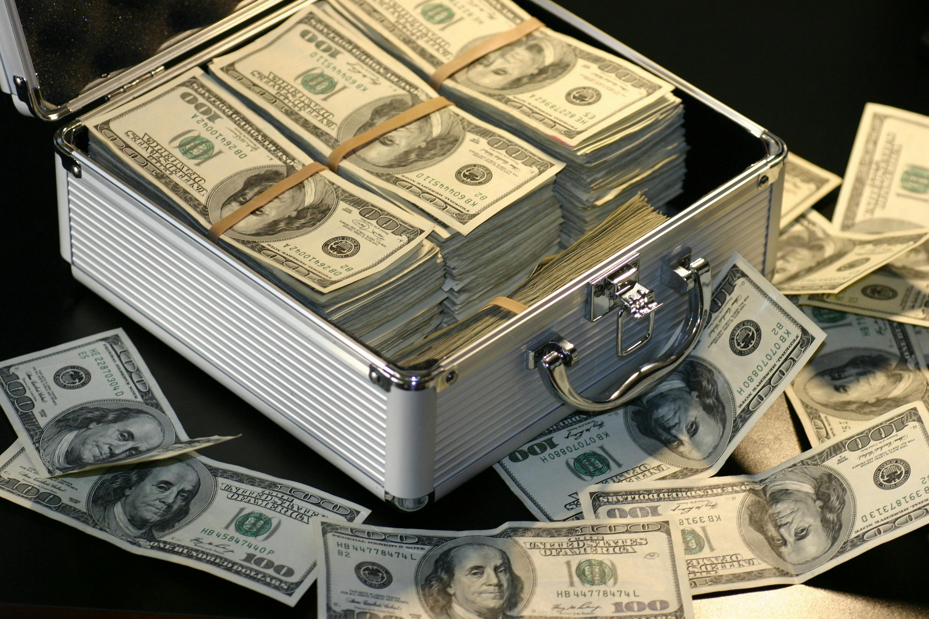 A suitcase filled with money | Source: Pexels