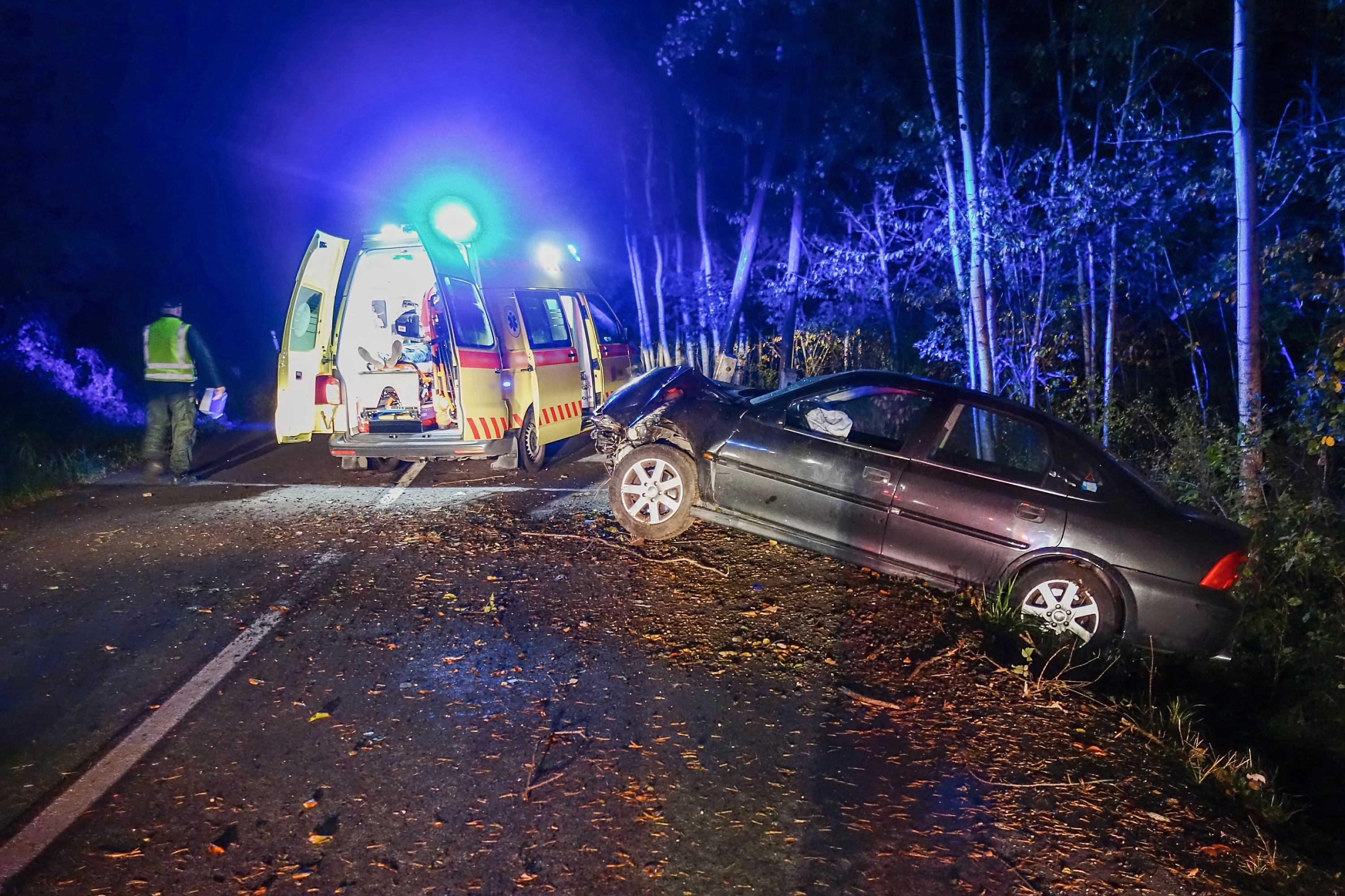 Car accident. The car crashed at night on a wet road. | Source: Shutterstock