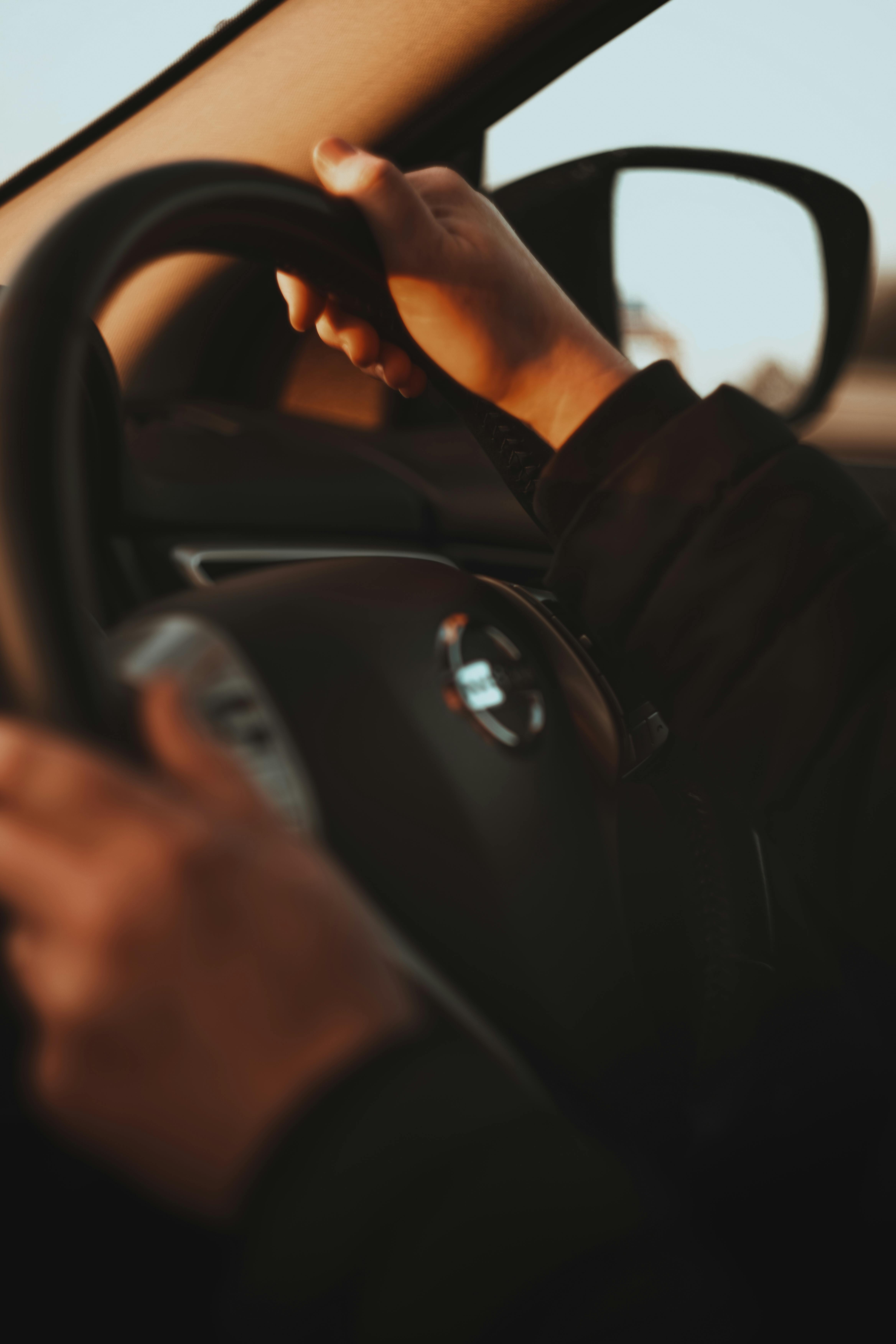 A close-up of a woman's hands driving | Source: Pexels