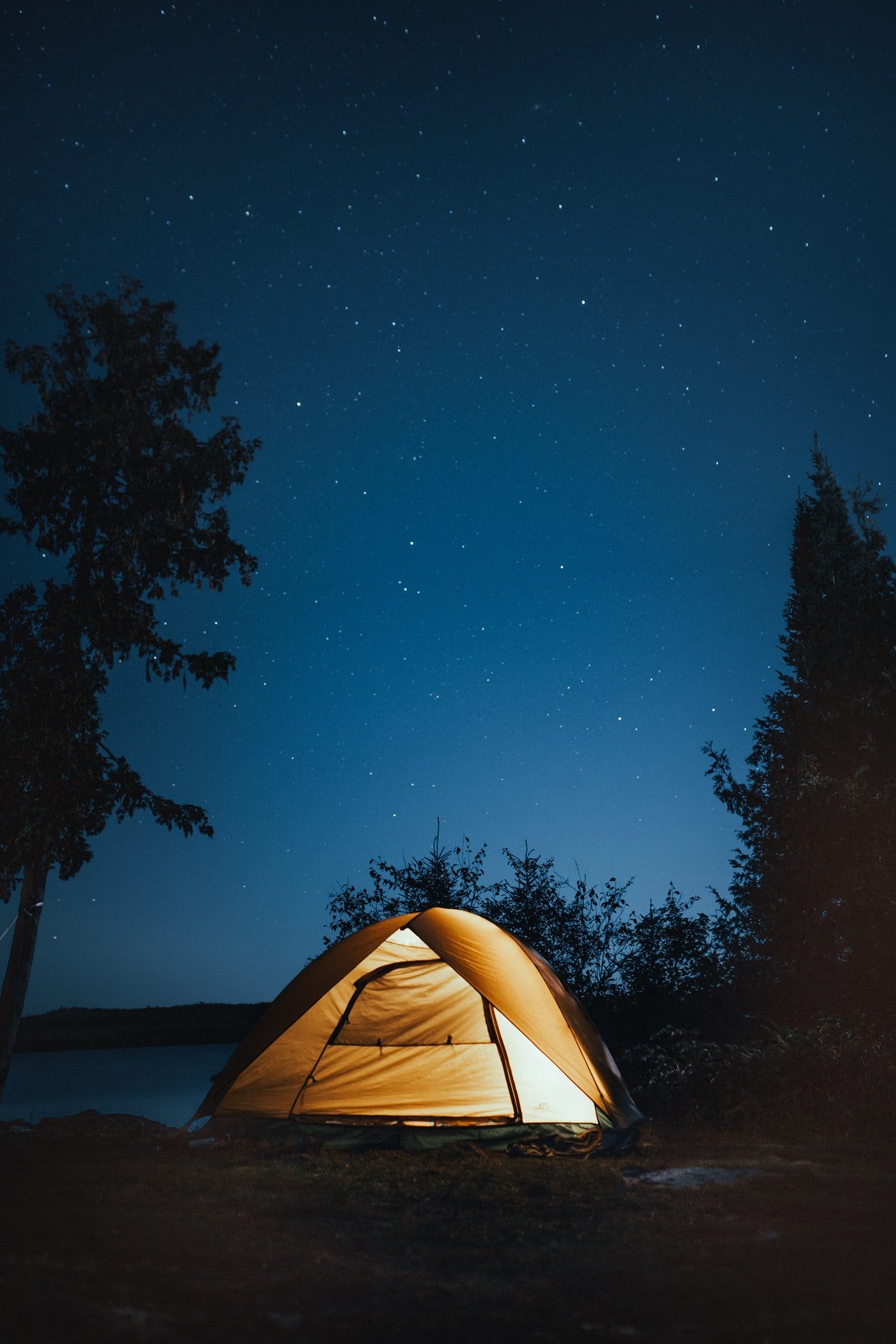 Photo of a lit tent | Photo: Pexels