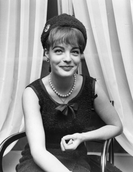 Romy Schneider assiste à une conférence de presse à Londres. | Photo : GettyImage