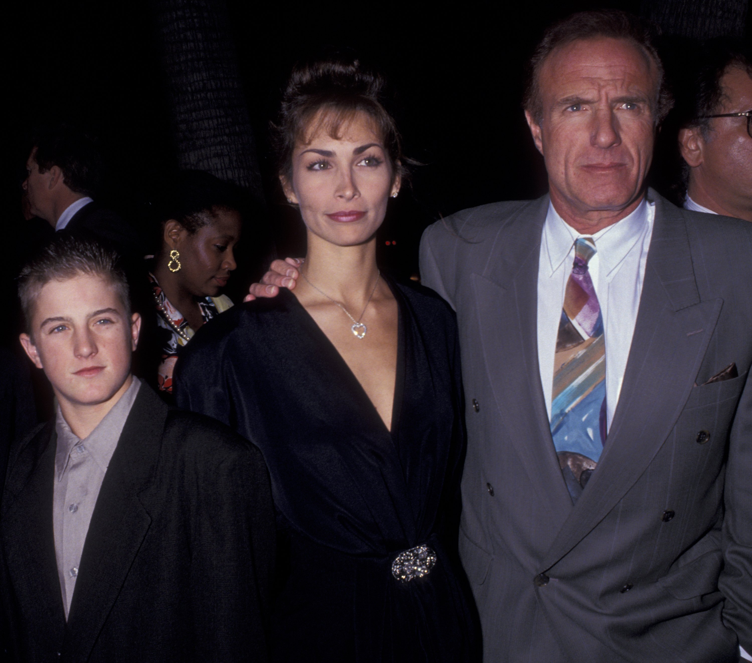Scott Caan, Ingrid Hajek, and James Caan at the premiere of "For The Boys" on November 14, 1991, in Beverly Hills, California. | Source: Getty Images