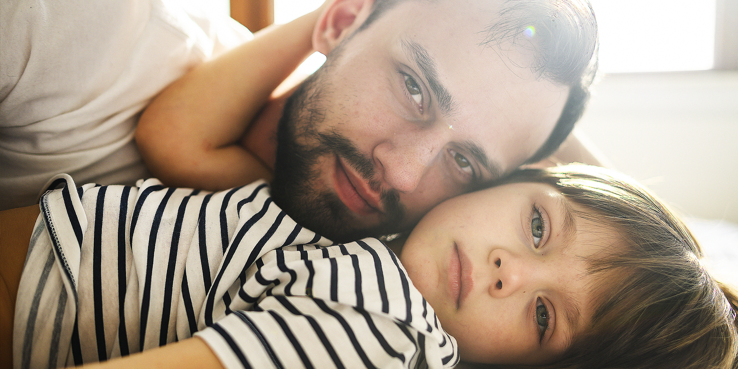 Father and his young daughter | Source: Freepik.com