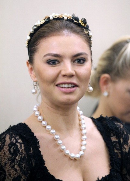 Alina Kabaeva assiste à une réception à la résidence d'État Bocharov Ruchey le 8 février 2014 à Sotchi, en Russie. | Photo : Getty Images
