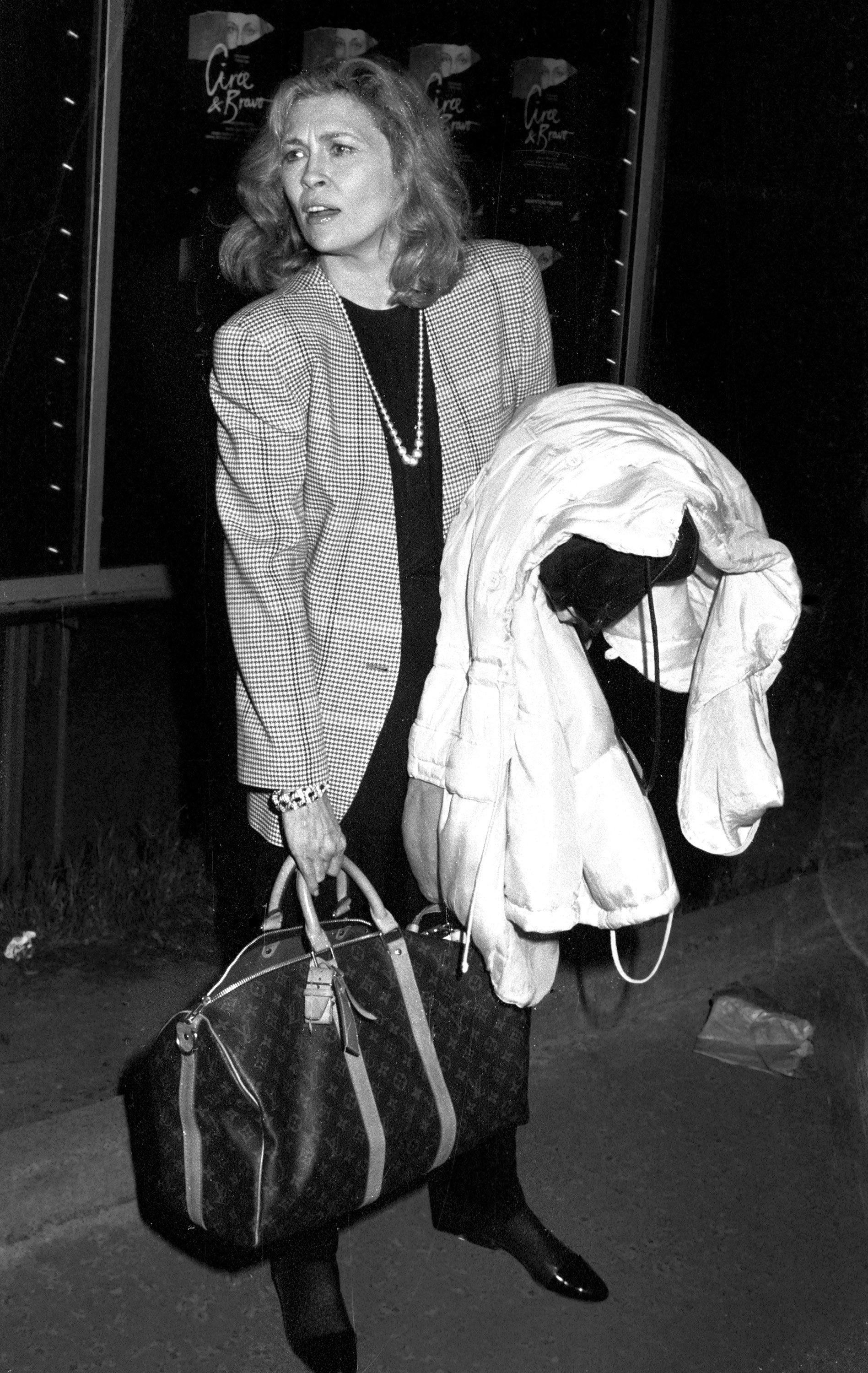 Faye Dunaway is seen on August 7, 1984 in London. | Source: Getty Images