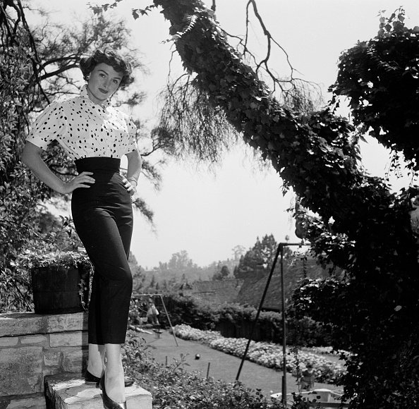 Actress Donna Reed poses at home in Los Angeles,CA | Photo: Getty Images