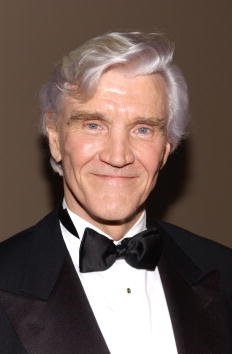 David Canary arrives at an "All My Children" cabaret performance to benefit the Robin Hood Fund January 29, 2002 in New York City | Photo: Getty Images