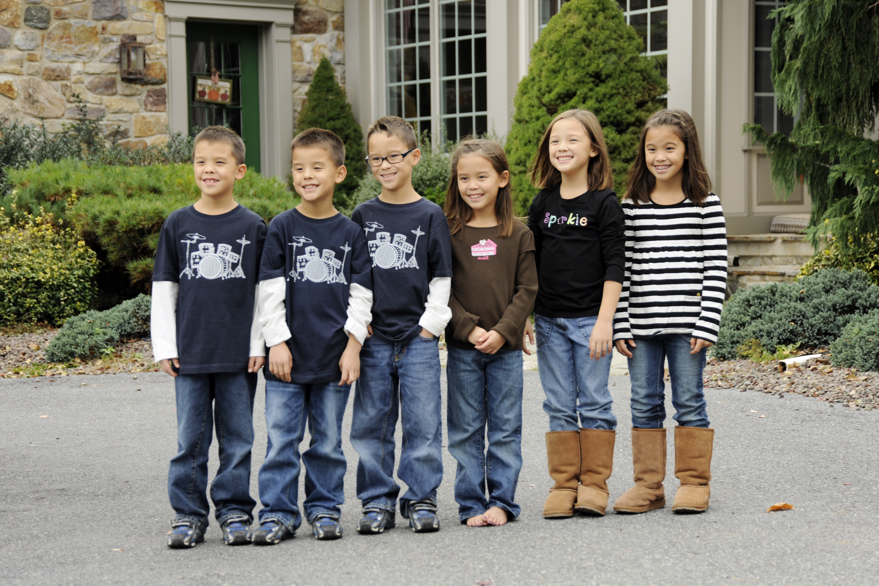 Joel, Collin, Aaden, Leah, Alexis, and Hannah Gosselin appear on  ABC's "Celebrity Wife Swap" on October 14, 2012. | Source: Getty Images