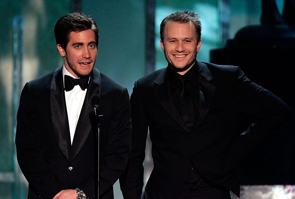 Jake Gyllenhaal and Heath Ledger speak onstage during the 12th Annual Screen Actors Guild Awards held at the Shrine Auditorium on January 29, 2006 | Photo: Getty Images