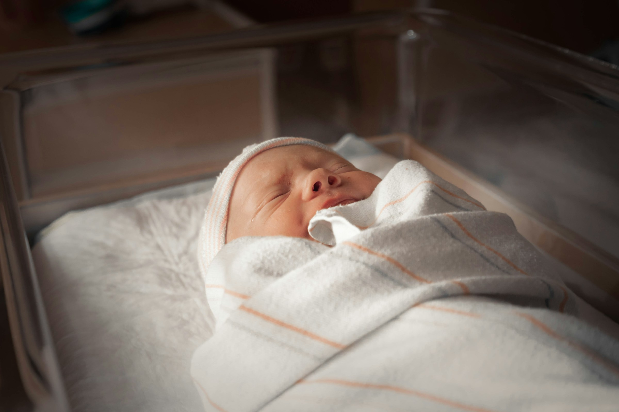 A newborn baby in a bassinet | Source: Unsplash