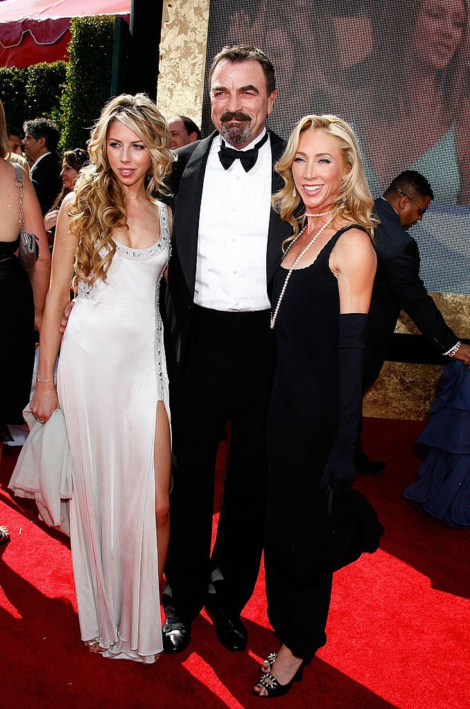 Tom Selleck with wife Jillie Mack (right) and daughter Hannah (left) arrive at the 59th Annual Primetime Emmy Awards on September 16, 2007 in Los Angeles, California. | Photo: Getty Images