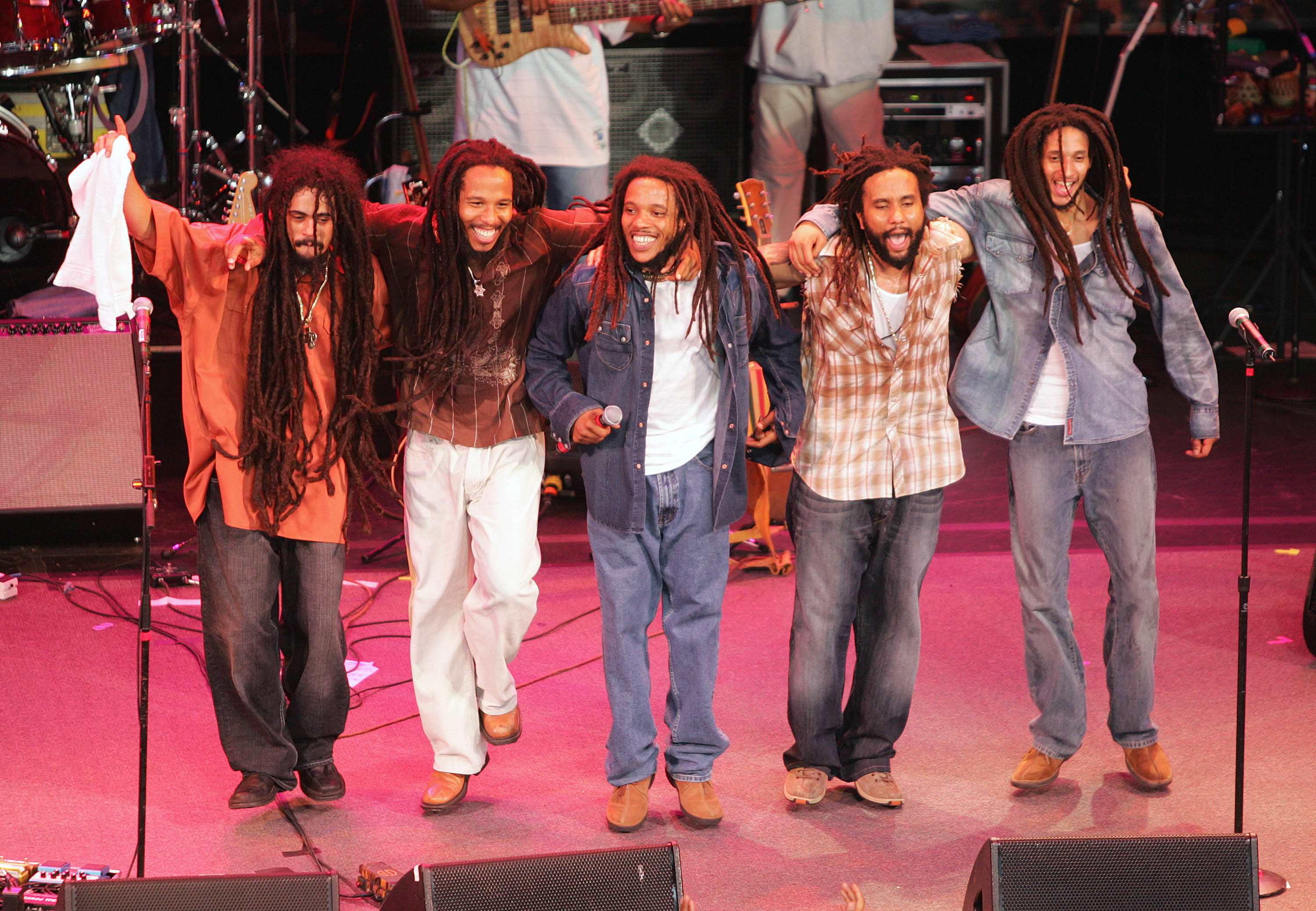 Damian Marley, Ziggy Marley, Stephen Marley, Kymani Marley, and Julian Marley onstage at the "Roots, Rock, Reggae Tour 2004" on August 8, 2004 | Source: Getty Images
