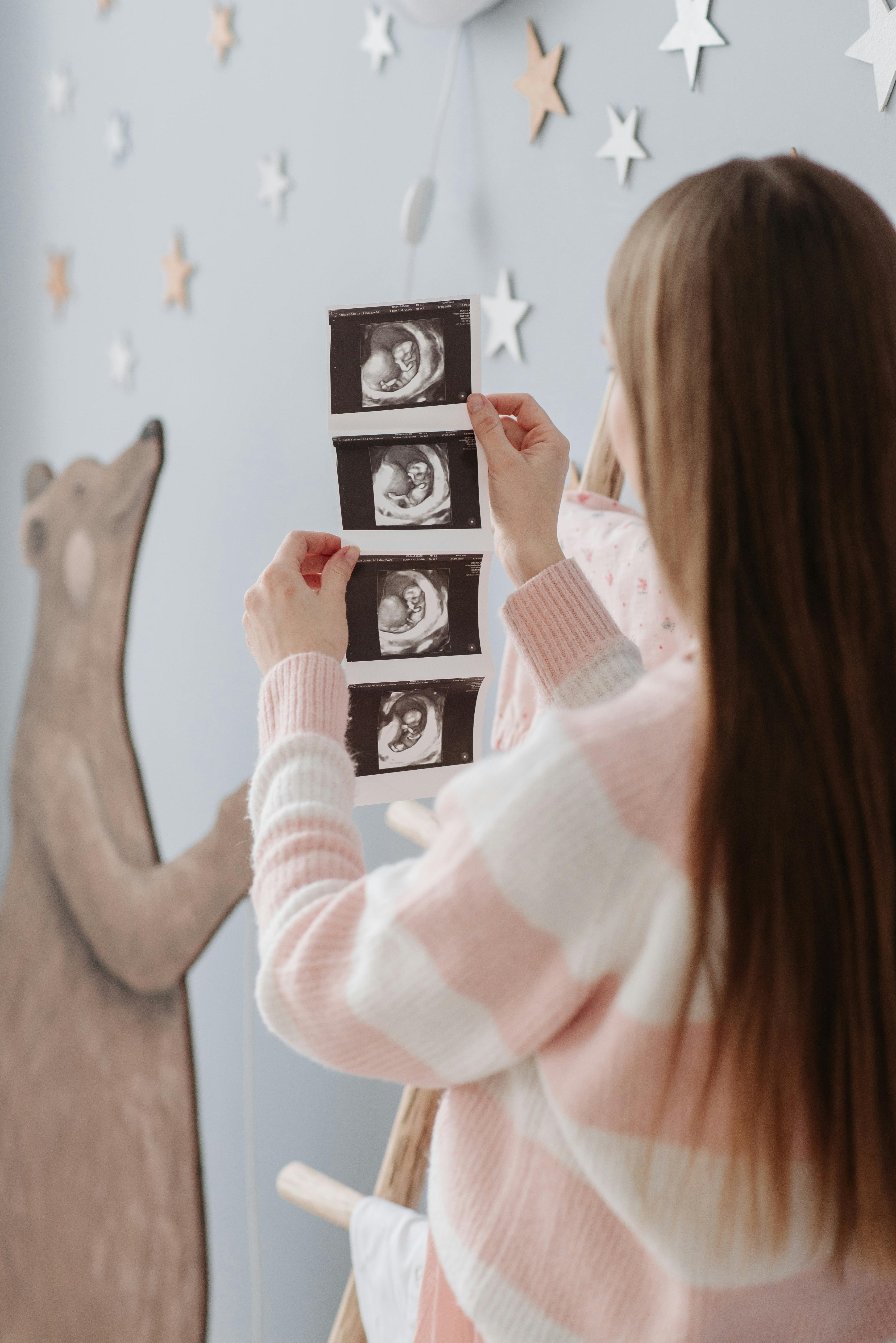 A woman holding ultrasound results I Source: Pexels