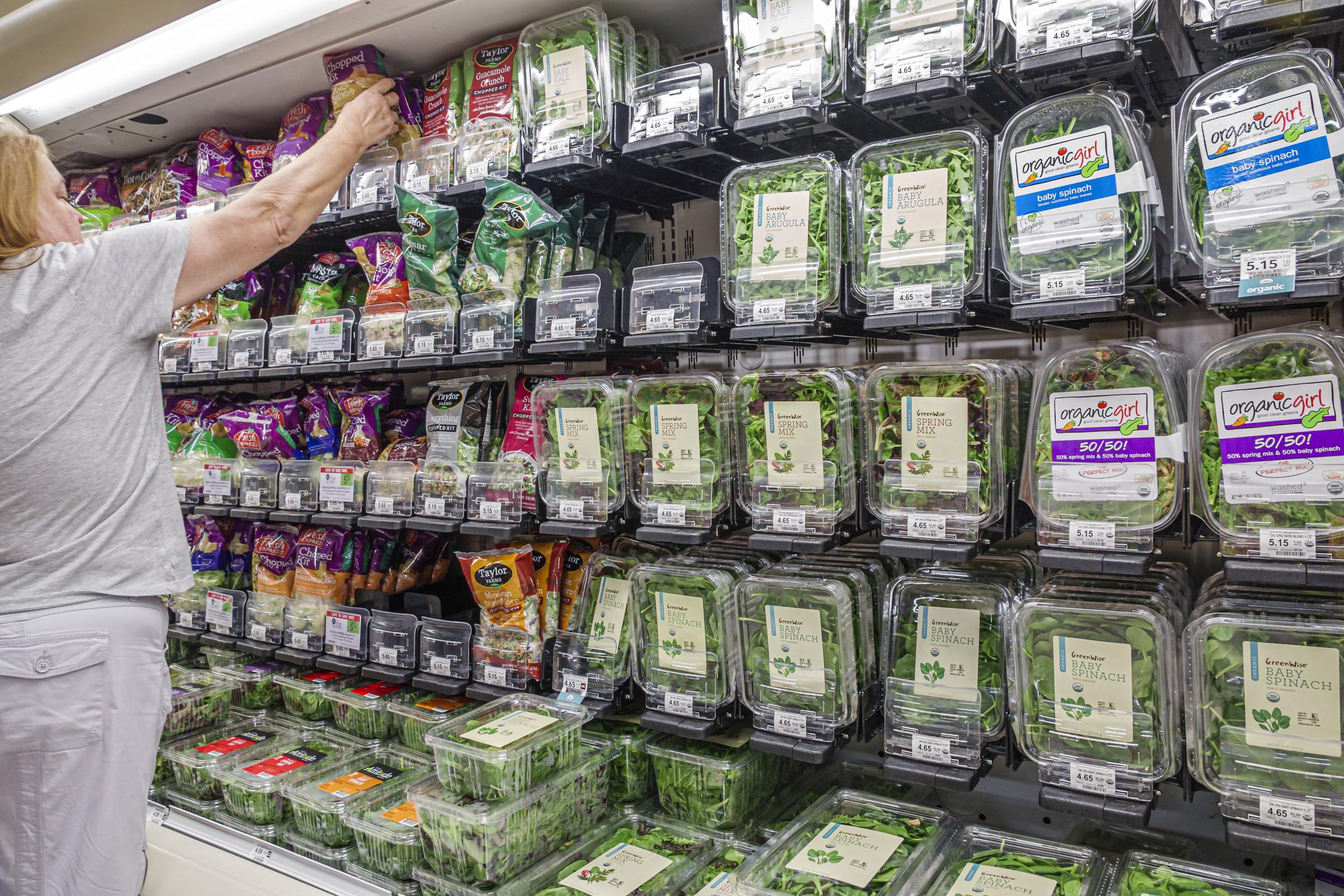 A produce aisle, featuring an array of spinach varieties | Source: Getty Images