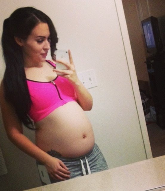 Jessica Kyzer take a mirror selfie at 7 months pregnant | Source: Jessica Kyzer