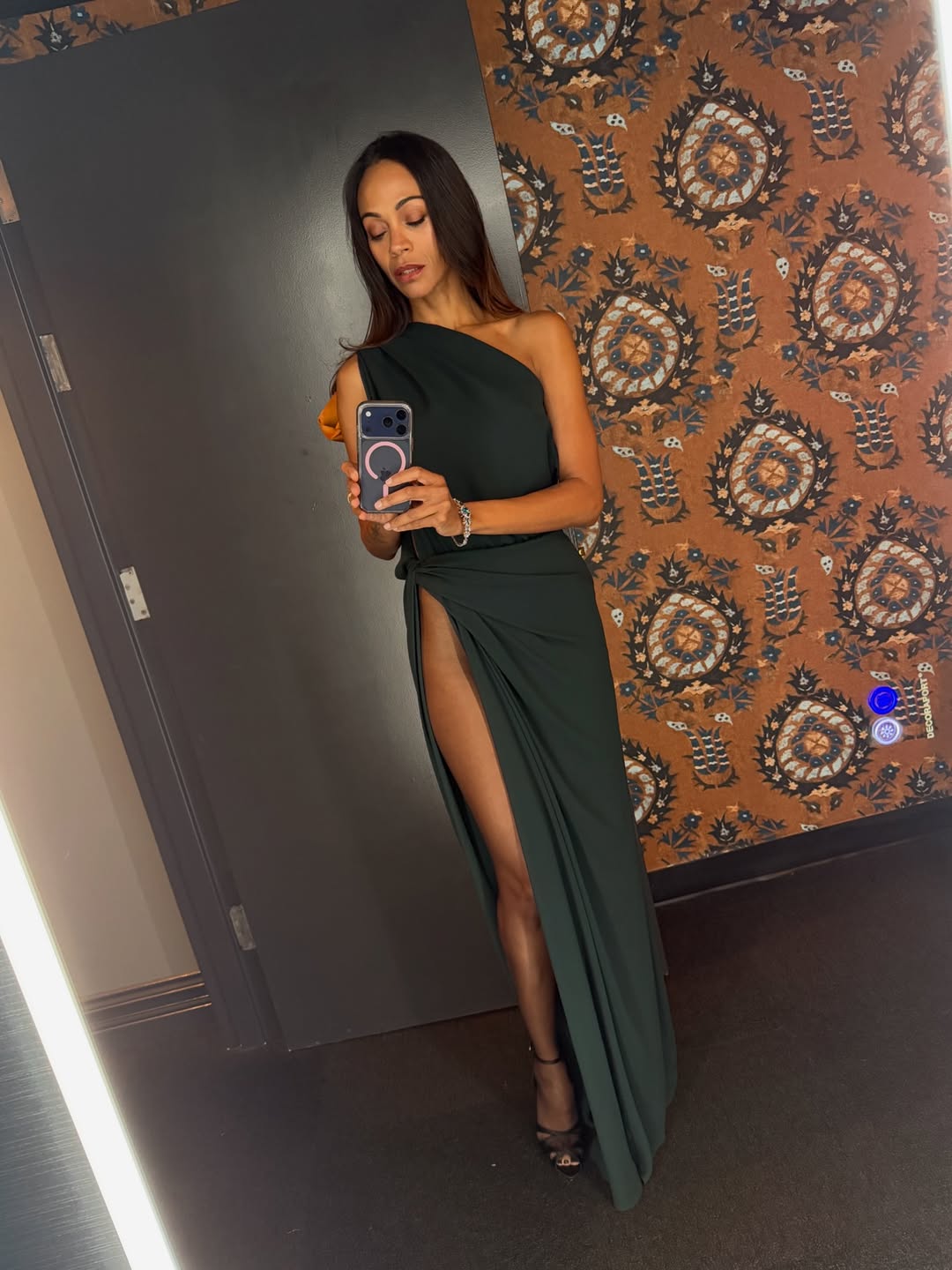 A pre-premiere mirror snap shows Zoe Saldaña composed and camera-ready. With sleek styling and subtle glam, this behind-the-scenes moment sets the tone. | Source: Instagram/zoesaldana