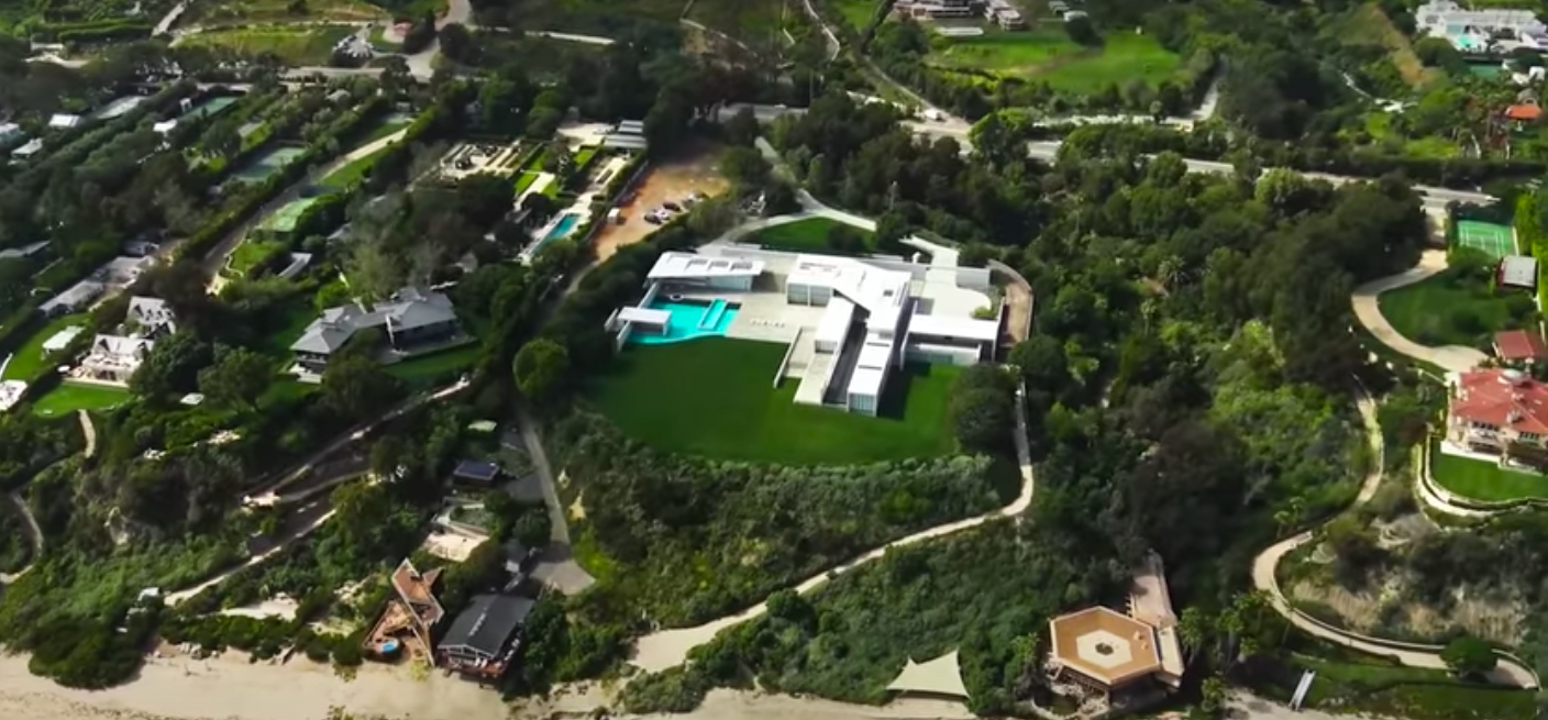 A screenshot of a bird's eye view of the current residence of the Carters in Malibu, posted on May 28, 2023 | Source: YouTube/Grant Cardone