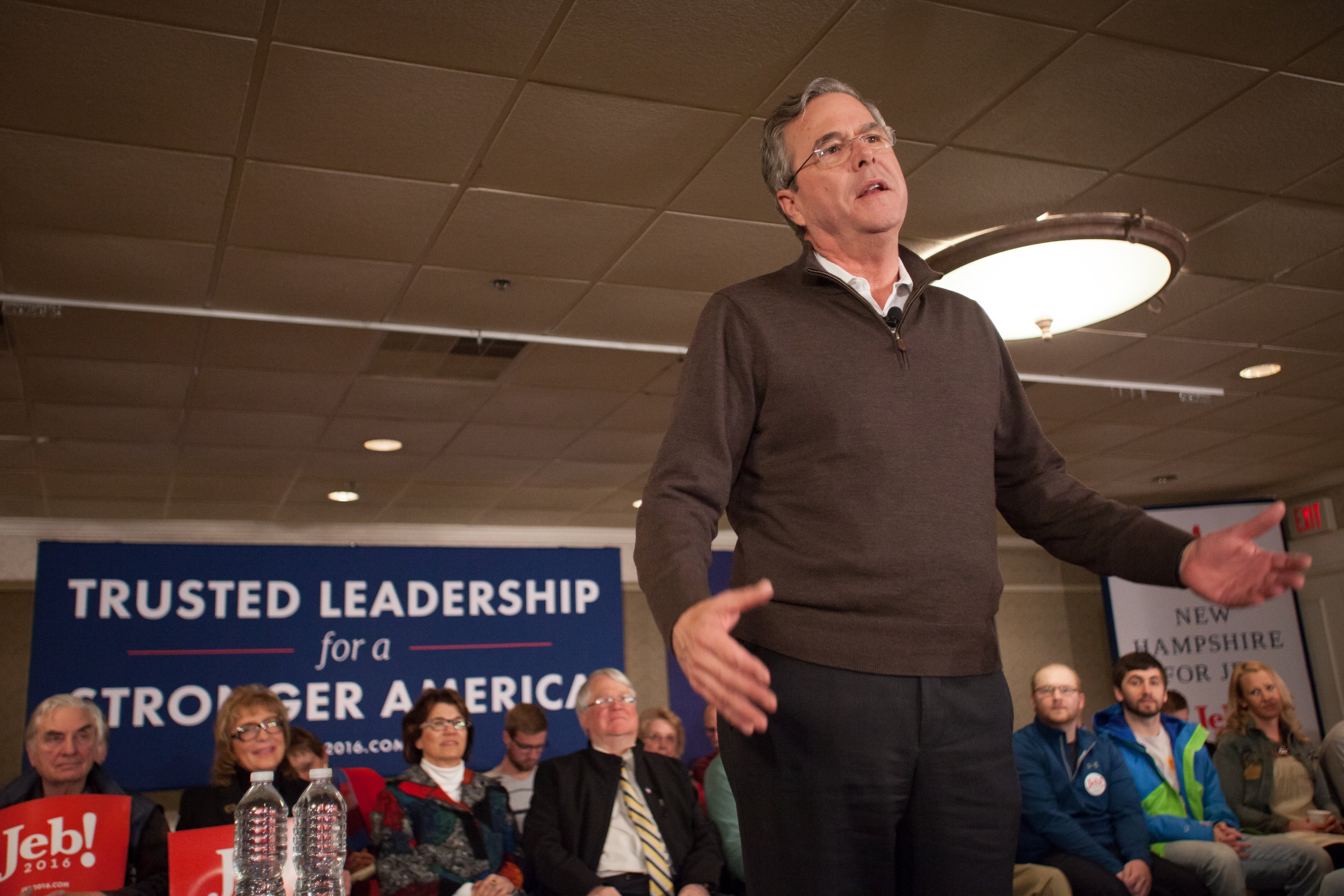 Republican presidential candidate Jeb Bush delivering a speech at the Margate Resort in Laconia, New Hampshire, in 2016 | Photo: Getty Images