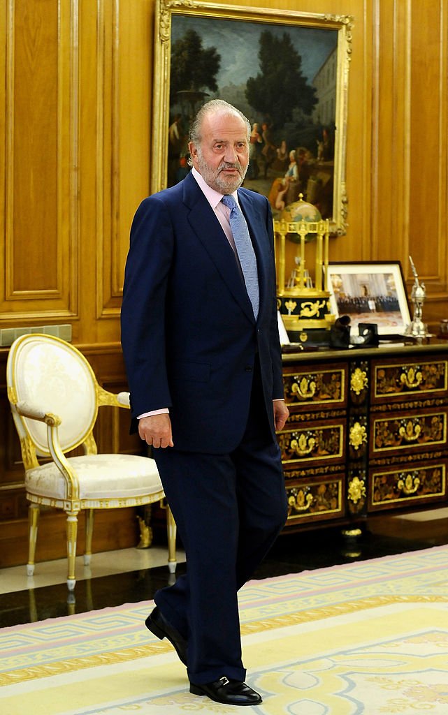 El rey Juan Carlos de España mirando el Palacio de la Zarzuela el 2 de septiembre de 2009 en Madrid, España. | Imagen: Getty Images