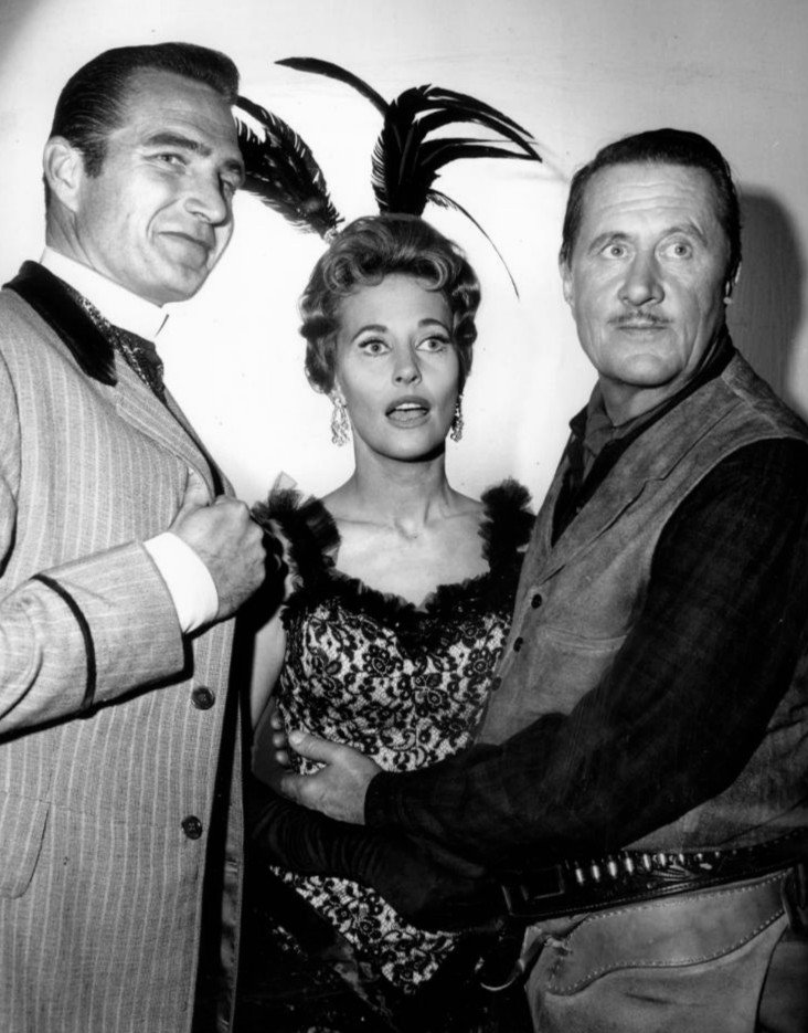 Photo of Eric Fleming, Lola Albright, and Allyn Joslyn from the television program "Rawhide," circa 1950s. | Photo: Wikimedia Commons