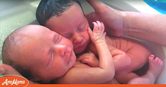 Twin babies hug each other tightly in a video shared by a nurse giving them a bath. | Photo: youtube.com/massagebebe